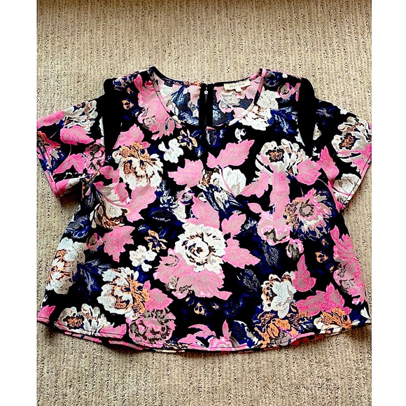 Floral Cropped Blouse with Mesh Detail - Picture 2 of 5